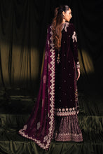 Load image into Gallery viewer, Buy QALAMKAR VELVET EDIT &#39;24  velvet Dress This winter wedding can be beautifully flaunted with our Qalamkar Collection. We have other Pakistani dress IN USA of Maria B Sana Safinaz PAKISTANI BRIDAL DRESS We can deliver unstitched/customized dresses like PAKISTANI BOUTIQUE DRESSES in UK USA from Lebaasonline