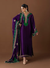 Load image into Gallery viewer, ZAINAB CHOTTANI | AURA LUXE PRET &#39;24 salwar kameez UK, Embroidered Collection at our Pakistani Designer Dresses Online Boutique. Pakistani Clothes Online UK- SALE, Zainab Chottani Wedding Suits, Luxury Lawn &amp; Bridal Wear &amp; Ready Made Suits for Pakistani Party Wear UK on Discount Price