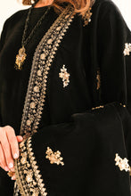 Load image into Gallery viewer, Buy Baroque Pakistani Designer Embroidered Velvet Shawl with discount code and sale price. Shop Pakistani Clothes Online UK- BAROQUE Chiffon for Wedding, Luxury Lawn 2024 Embroidered Chiffon, Velvet Suits, Winter dresses &amp; Bridal Wear &amp; Ready Made Suits for Pakistani Party Wear UK and USA at LebaasOnline.