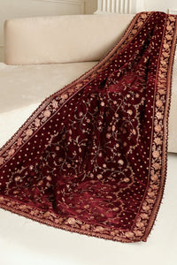 Buy Baroque Pakistani Designer Embroidered Velvet Shawl with discount code and sale price. Shop Pakistani Clothes Online UK- BAROQUE Chiffon for Wedding, Luxury Lawn 2024 Embroidered Chiffon, Velvet Suits, Winter dresses & Bridal Wear & Ready Made Suits for Pakistani Party Wear UK and USA at LebaasOnline.