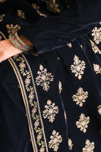 Load image into Gallery viewer, Buy Baroque Pakistani Designer Embroidered Velvet Shawl with discount code and sale price. Shop Pakistani Clothes Online UK- BAROQUE Chiffon for Wedding, Luxury Lawn 2024 Embroidered Chiffon, Velvet Suits, Winter dresses &amp; Bridal Wear &amp; Ready Made Suits for Pakistani Party Wear UK and USA at LebaasOnline.